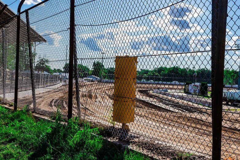 A dirt track catch fence